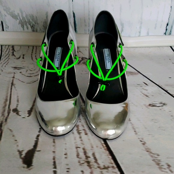 Prada - Picture 1 of 14